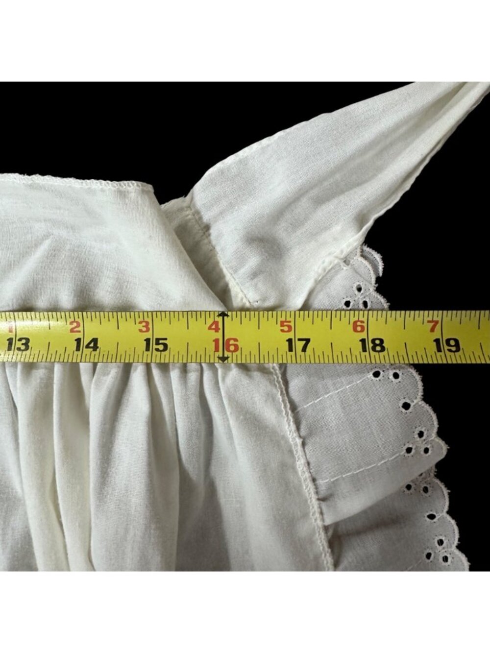Vintage White Apron Aqua Blue Embroidered Hearts Pocket Eyelet Ruffle Trim - Picture 6 of 6